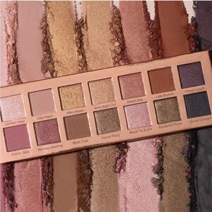 Best Dressed Lids Eyeshadow Palette